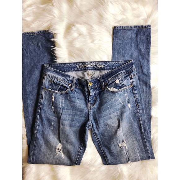 ❌ SOLD ❌ Ripped American Eagle Jeans - Picture 2 of 5